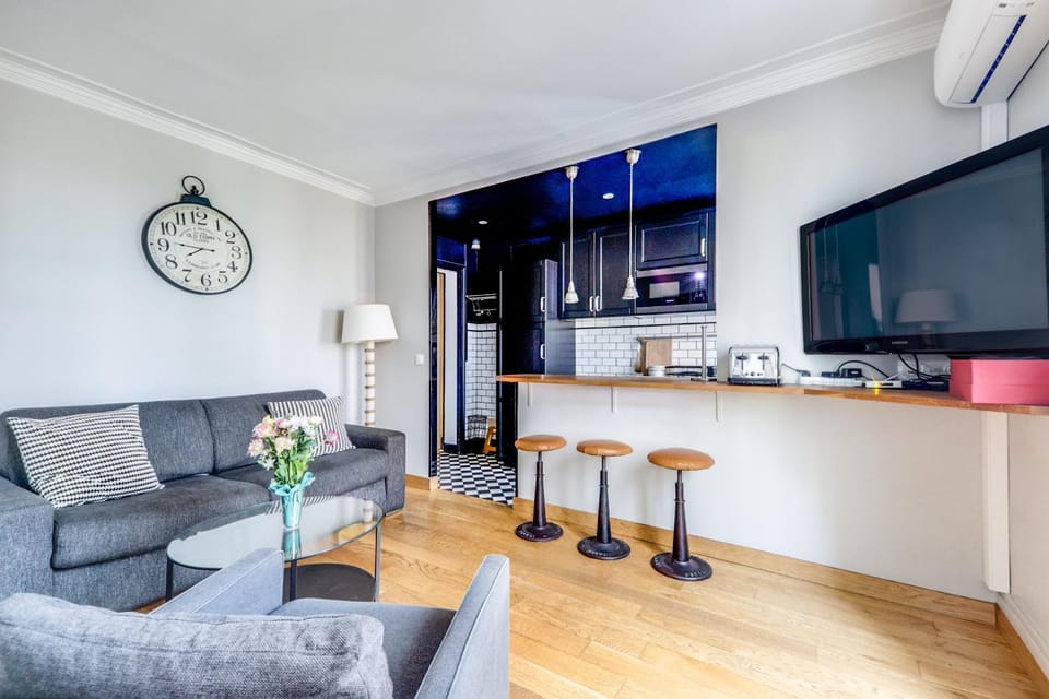 Kitchen or kitchenette, Seating area, Dining area, minibar