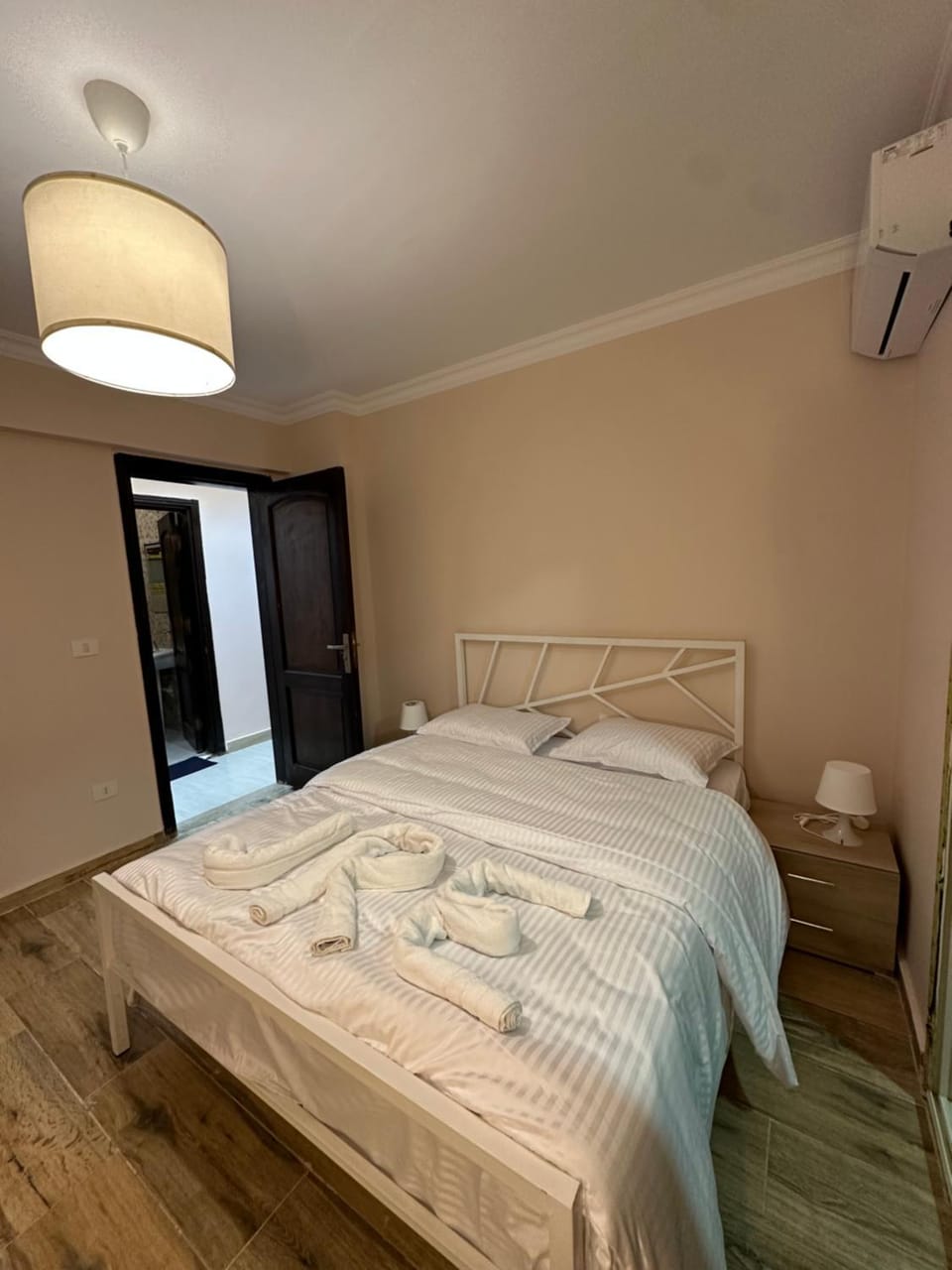 Bedroom, towels