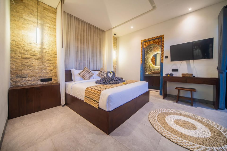 Bed, TV and multimedia, Bedroom