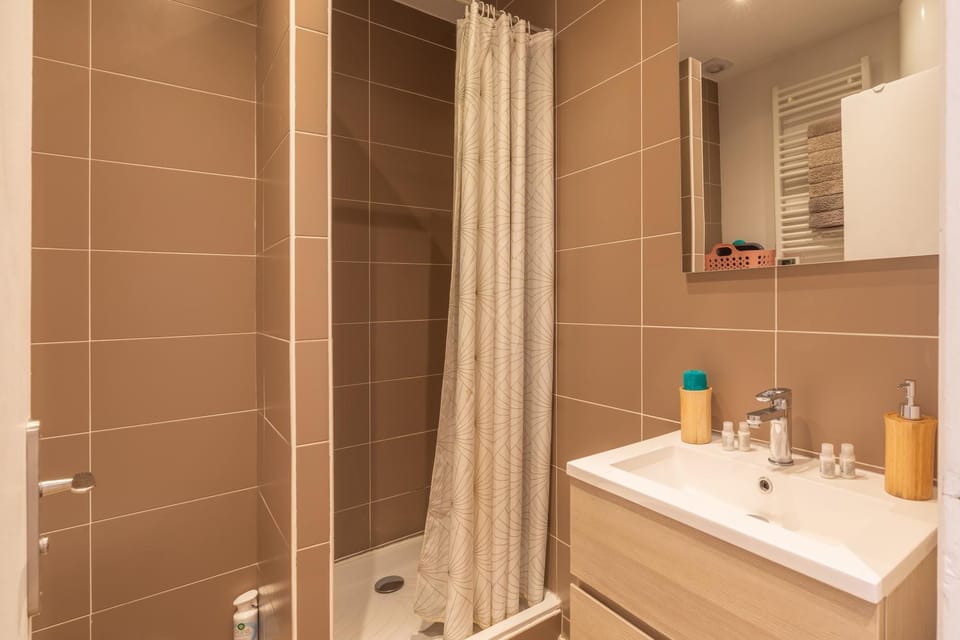 Shower, Bathroom