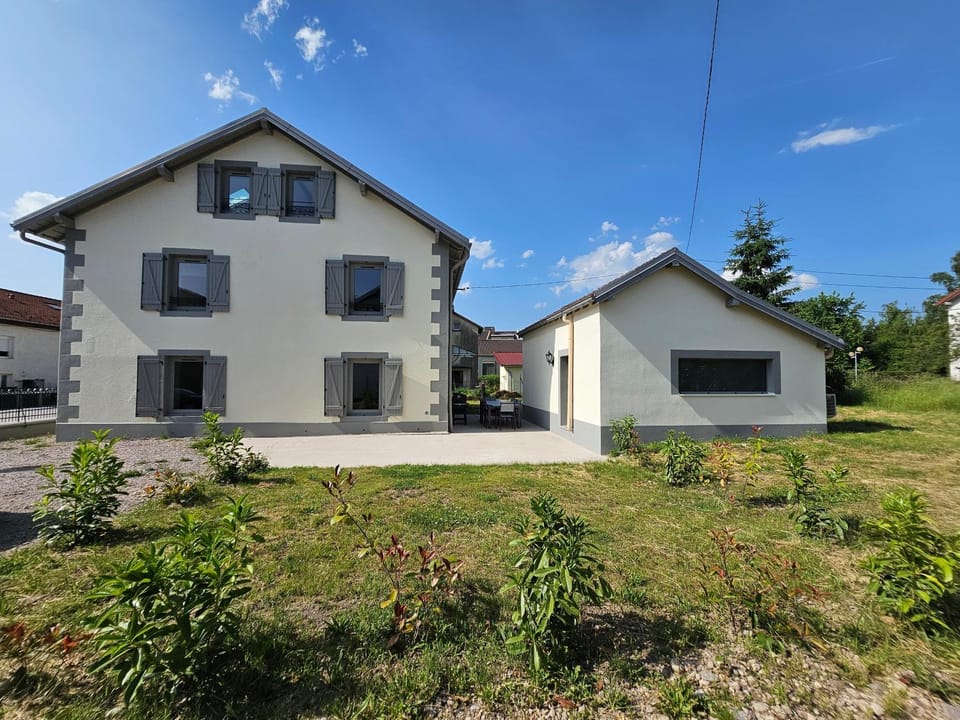 Property building, Spring, Day, Garden, Garden view