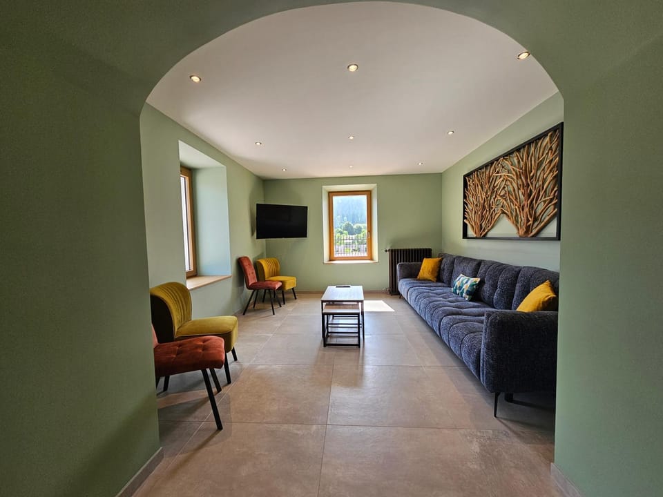 TV and multimedia, Living room, Seating area