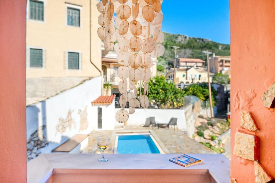 Patio, Neighbourhood, Balcony/Terrace, Mountain view