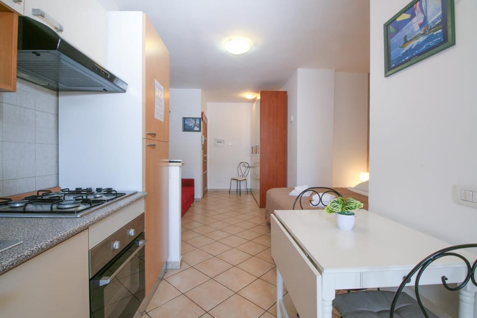 Kitchen or kitchenette, Dining area, dishwasher, oven, stove