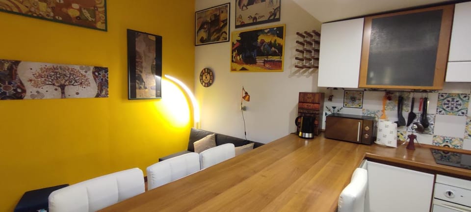 Kitchen or kitchenette, Living room, Seating area, Dining area, oven, stove
