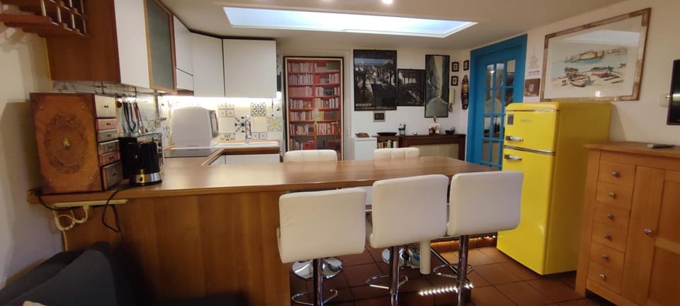 TV and multimedia, Coffee/tea facilities, Kitchen or kitchenette, Living room, Seating area, Dining area, oven