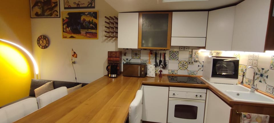 Kitchen or kitchenette, Dining area, dishwasher, oven, stove, toaster