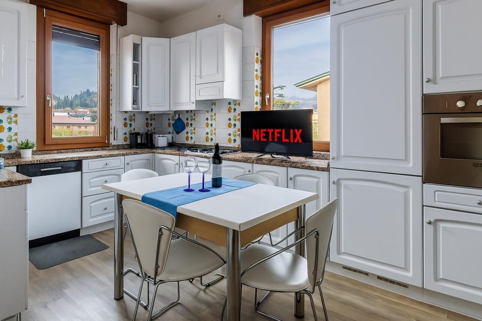 Kitchen or kitchenette, Dining area, dishwasher, oven, pet friendly, stove