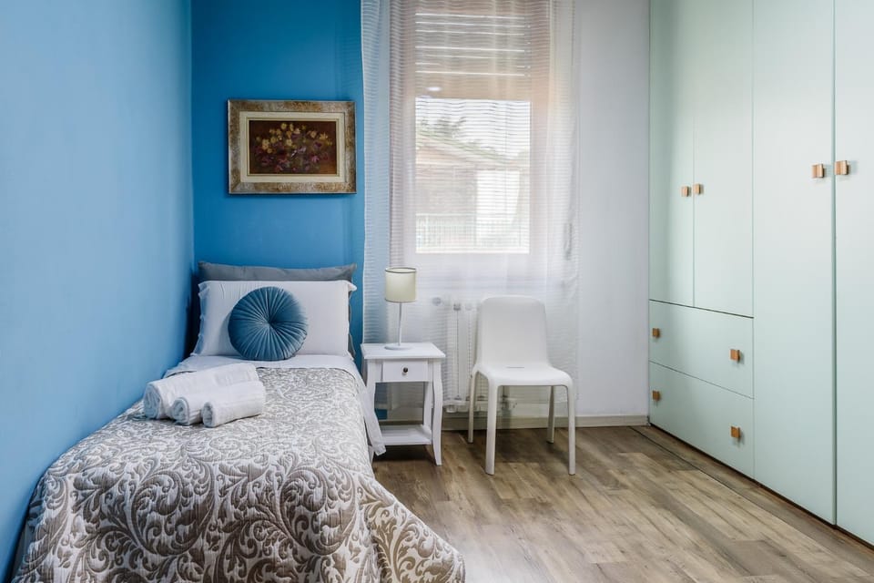 Bed, Photo of the whole room, Bedroom, wardrobe