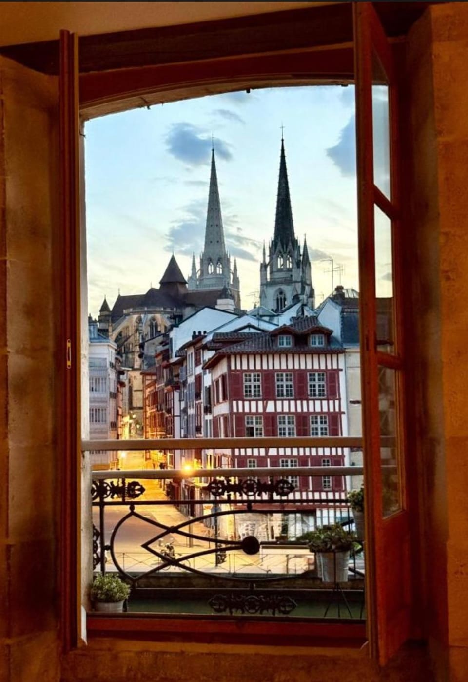 City view, Landmark view, Street view