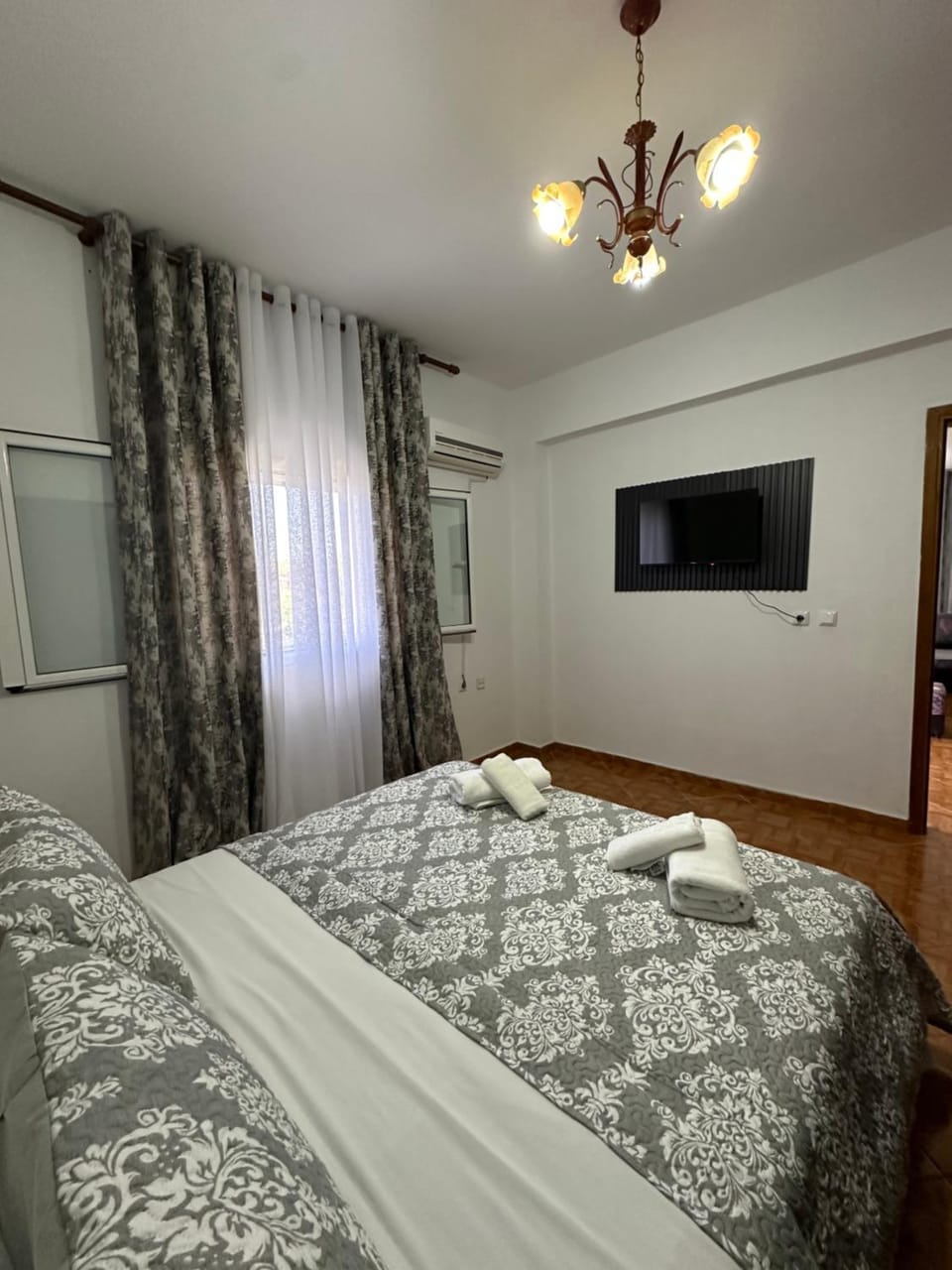 Bed, TV and multimedia, Photo of the whole room, Bedroom, air conditioner