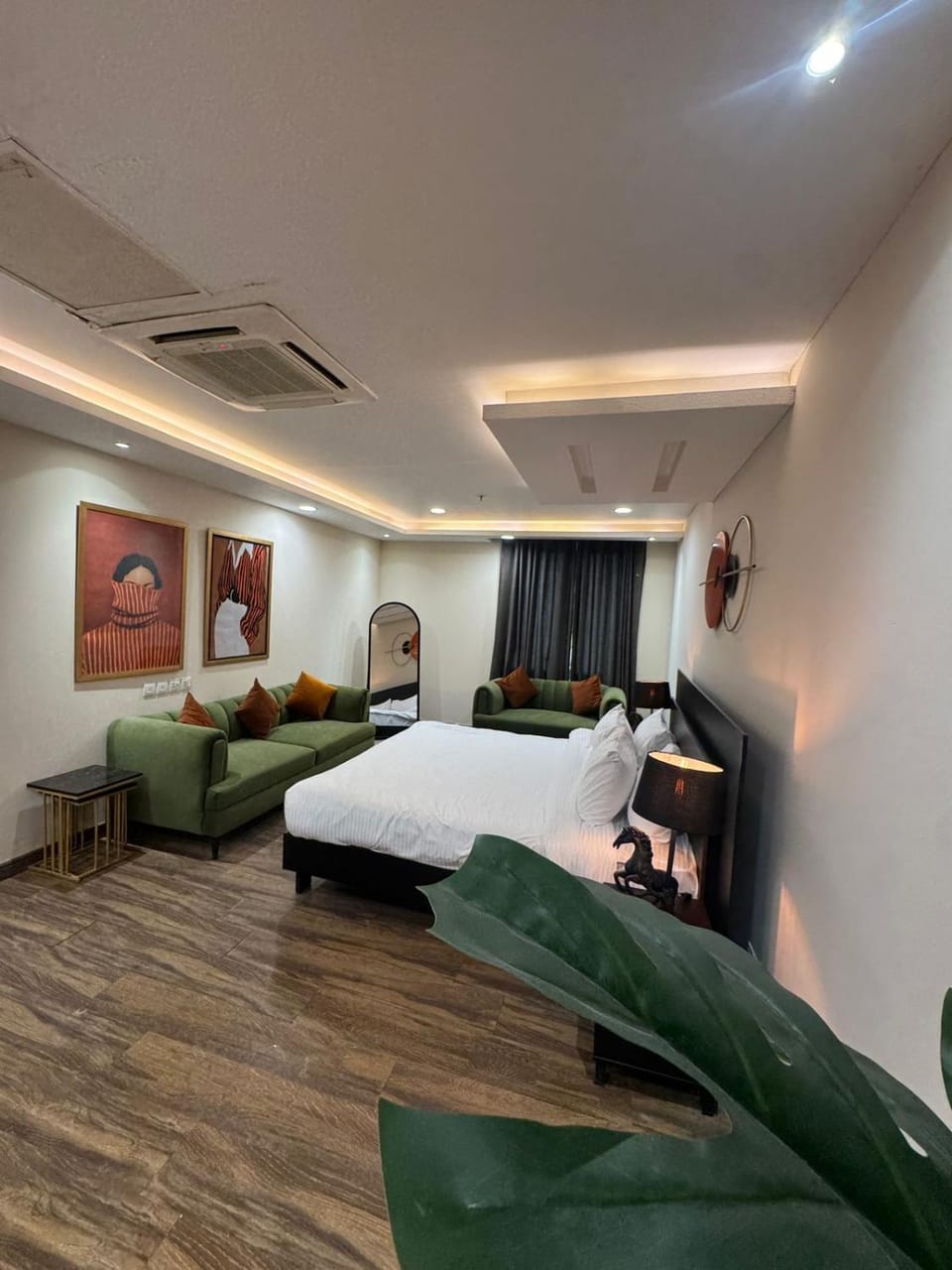 Photo of the whole room, Bedroom
