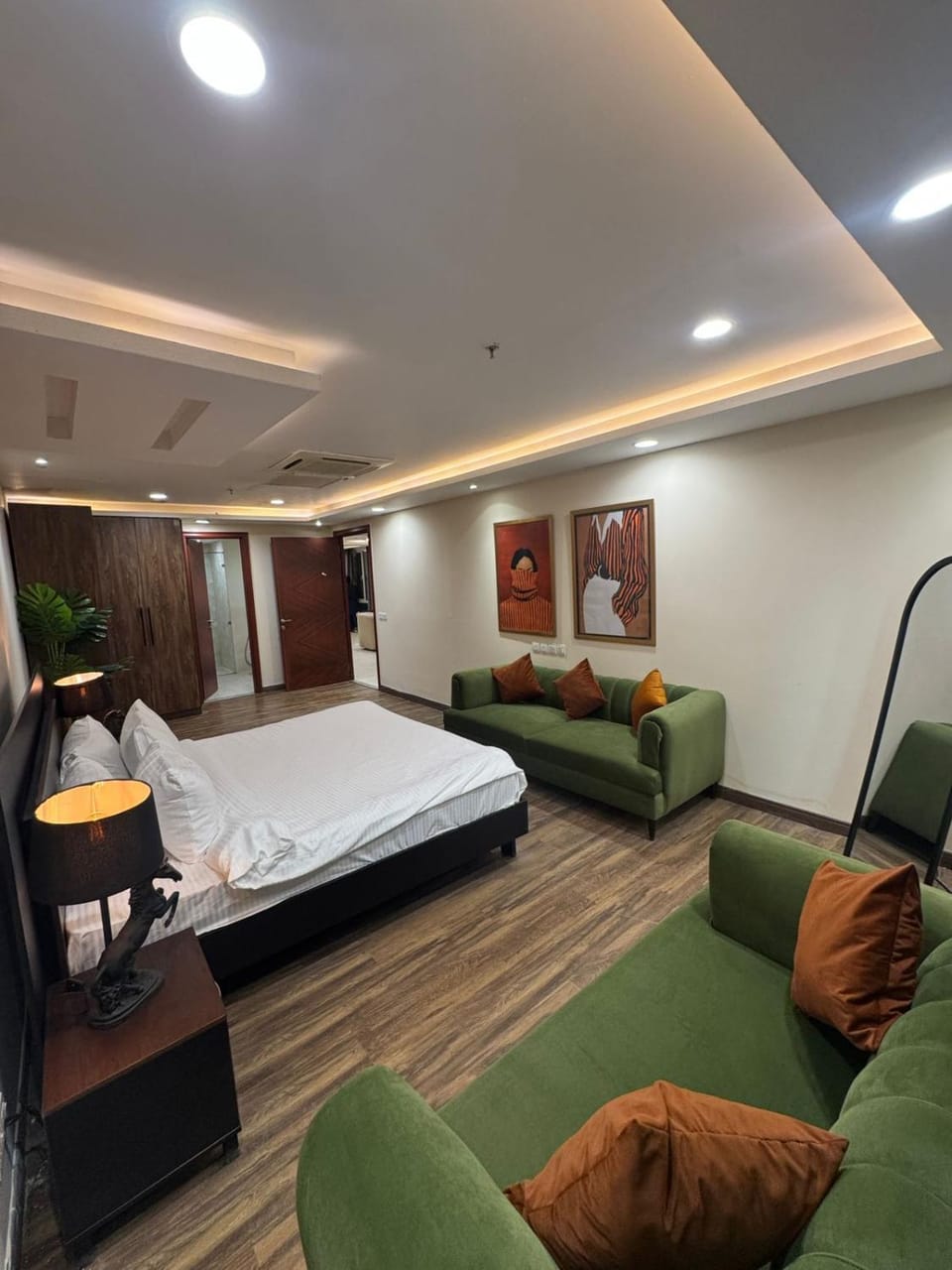 Photo of the whole room, Bedroom