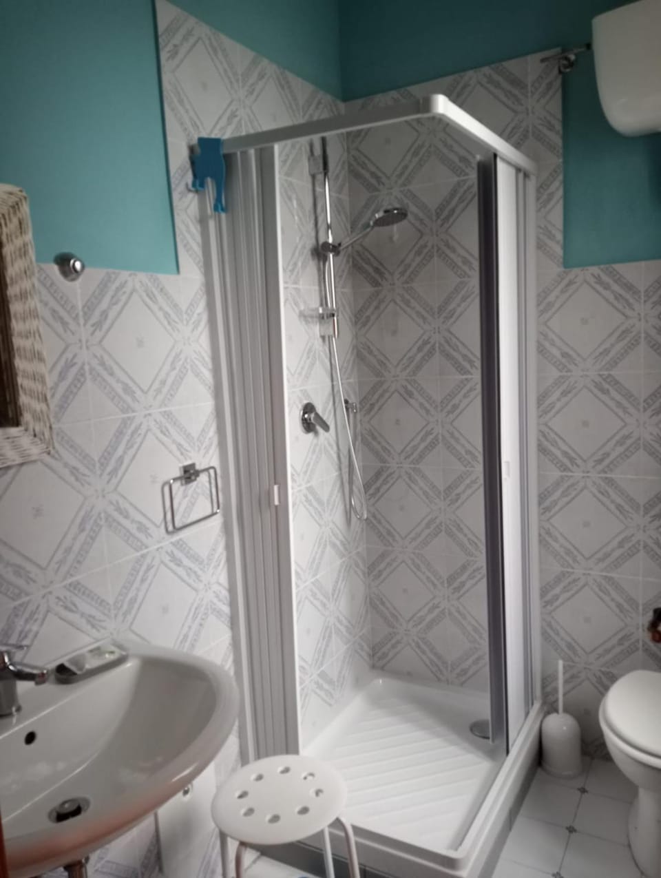 Shower, Toilet