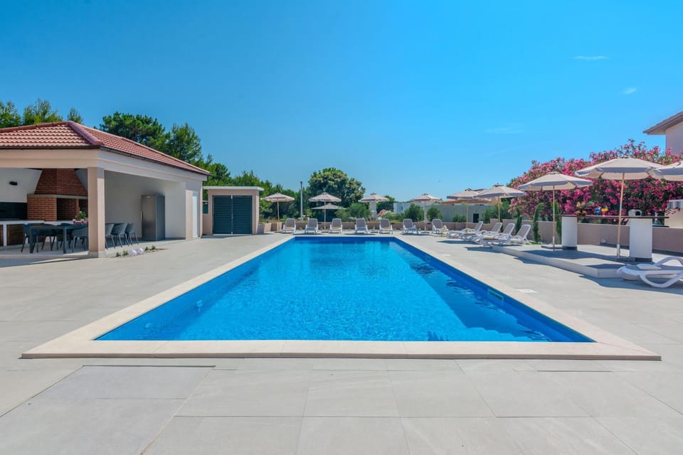 Property building, Balcony/Terrace, Swimming pool