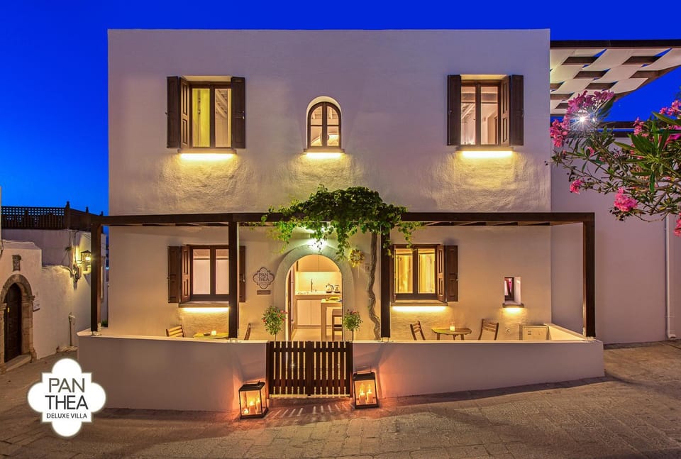 Nearby landmark, Facade/entrance, Spring, Night, Natural landscape, Summer, Decorative detail, Decorative detail, On site, Landmark view, Landmark view, Street view, Street view, Sunrise