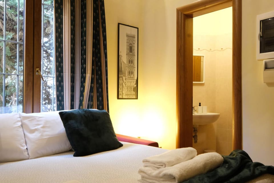 Bed, Bathroom, Photo of the whole room, Bedroom, towels