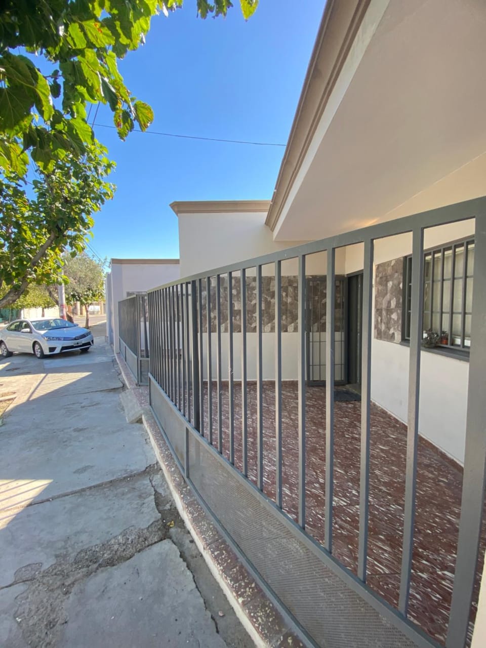 Property building, Day, Neighbourhood, Street view, Parking