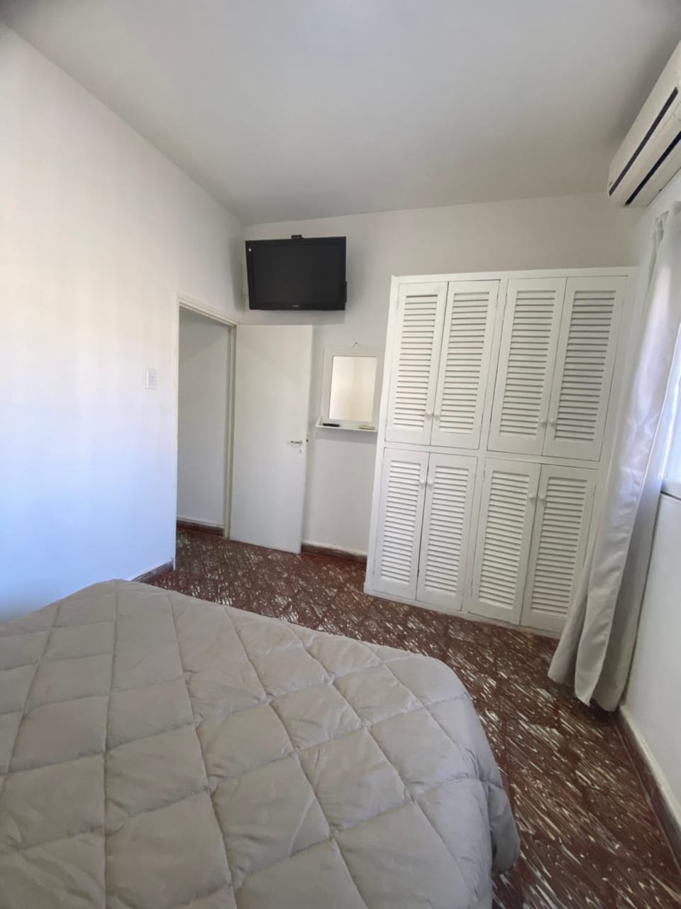 Bed, TV and multimedia, Bedroom, wardrobe