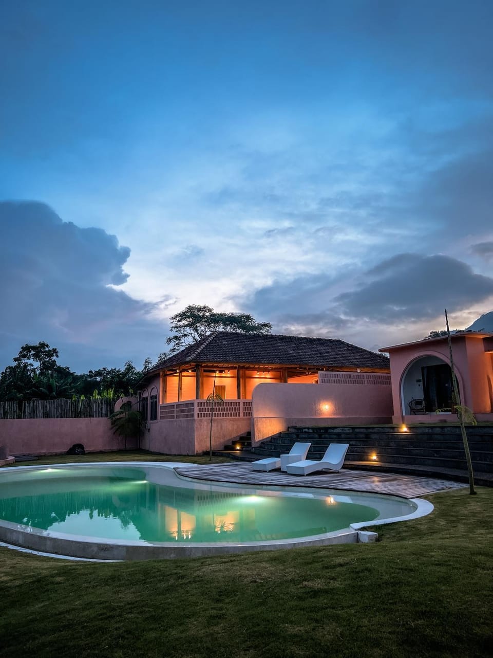 Property building, Day, Pool view, Swimming pool
