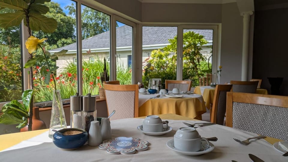Property building, Dining area, Garden view, Breakfast