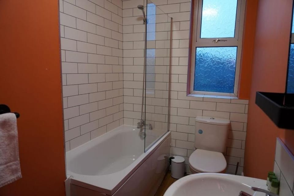 Unique 3Bed Home Free Parking Near Meadowhall Apartment in Rotherham