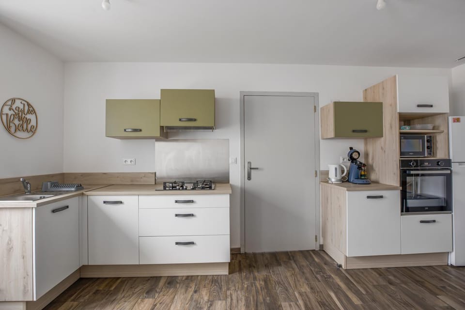 Kitchen or kitchenette, Living room