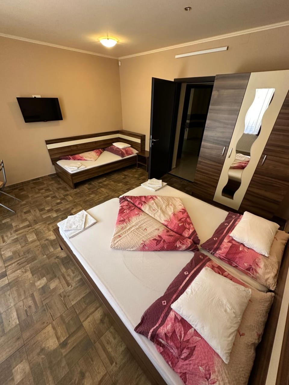 Bed, Photo of the whole room