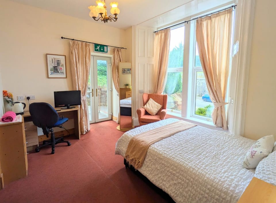 ensuite double rooms -self-catering in shared kitchen Bed and Breakfast in Dumfries