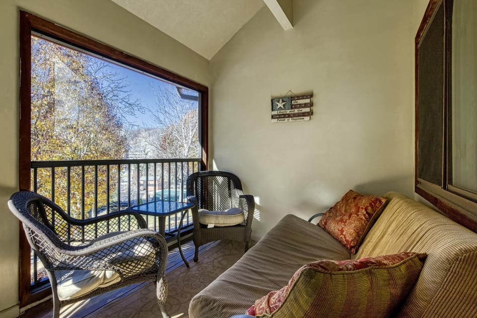 Downtown Gatlinburg3Bdrm3BathWalk to center of town in Minutes House in Gatlinburg