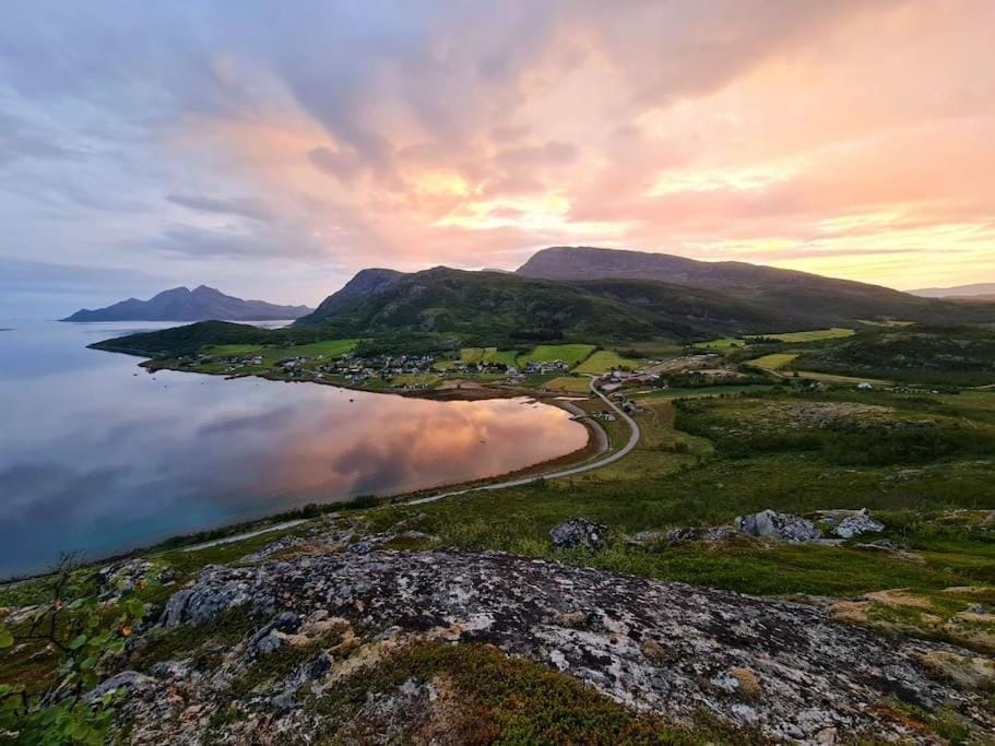 Neighbourhood, Natural landscape, Mountain view