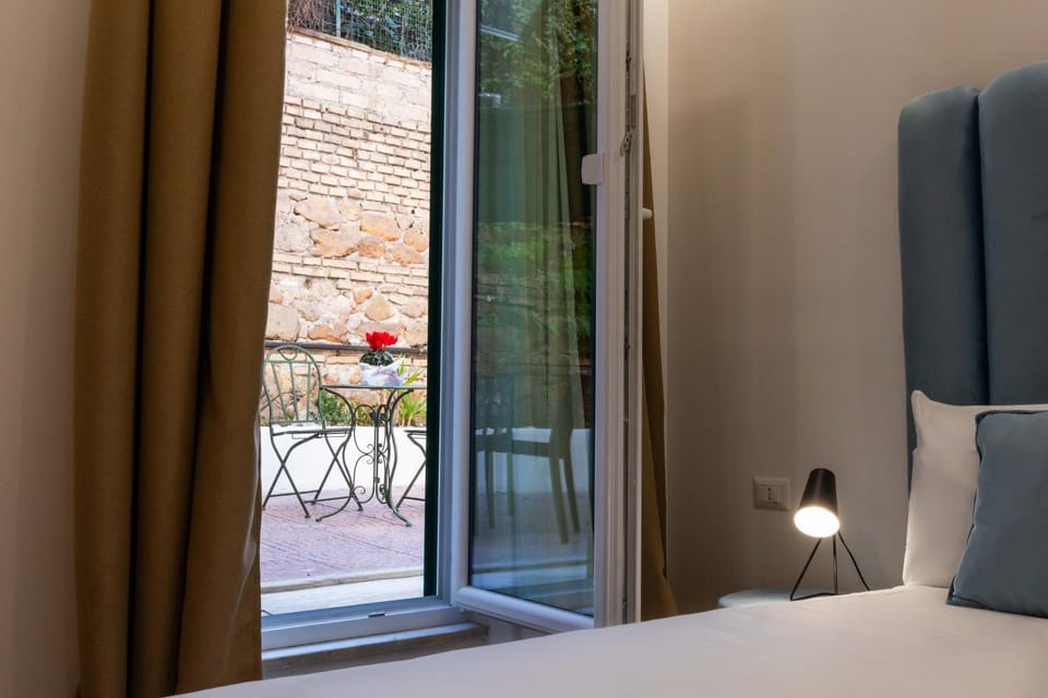 Bed, View (from property/room), Balcony/Terrace, Photo of the whole room, Bedroom