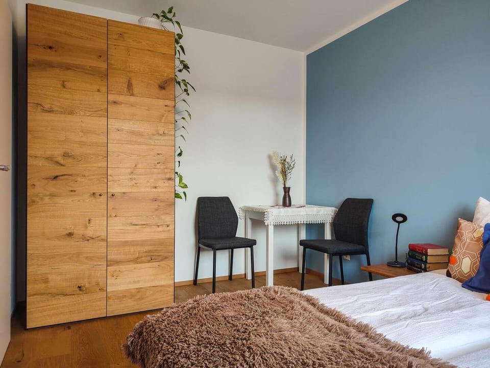 Bed, Photo of the whole room, Seating area, Dining area, Bedroom, wardrobe