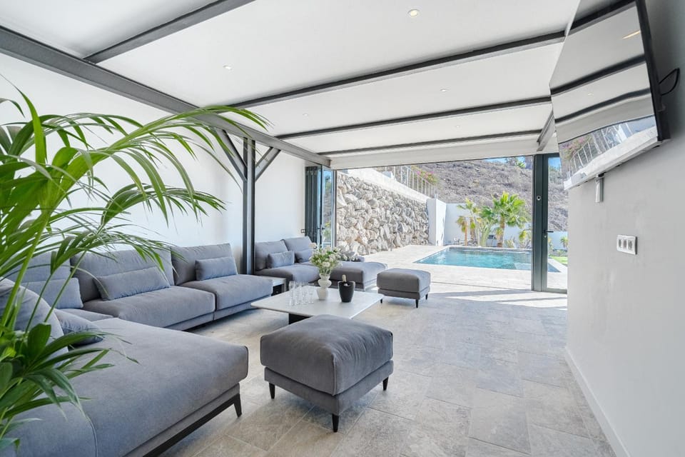 Patio, View (from property/room), Balcony/Terrace, Living room