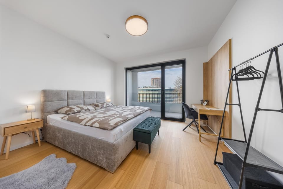 Bed, Photo of the whole room, Seating area, Bedroom, towels