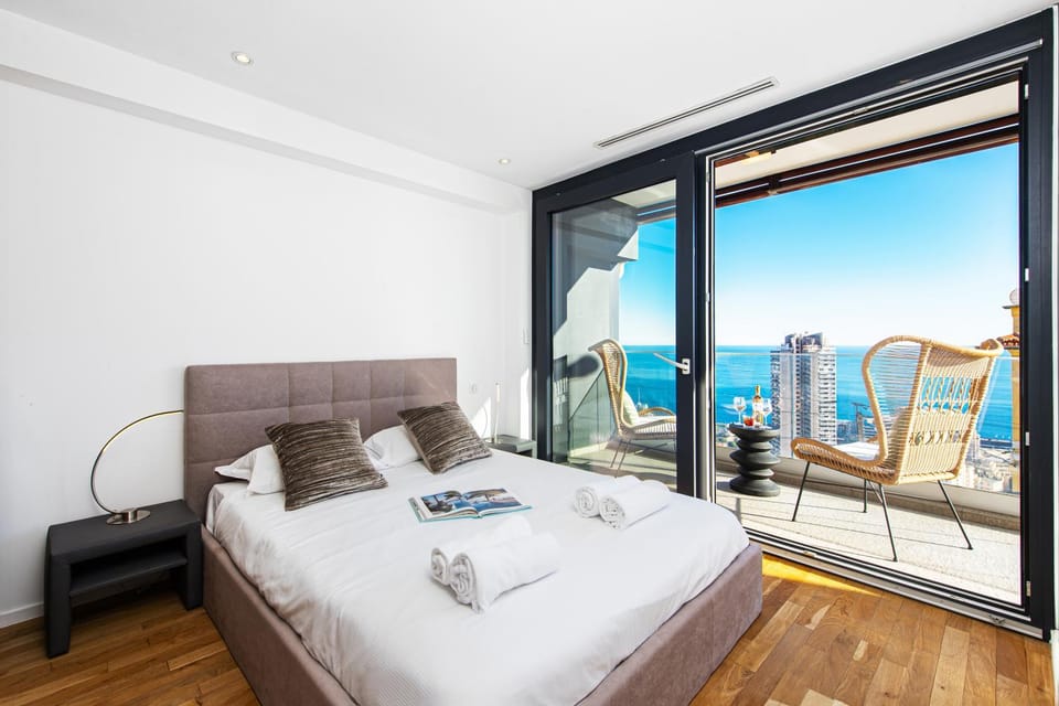 Bed, Natural landscape, View (from property/room), Balcony/Terrace, Photo of the whole room, Bedroom, Sea view, towels