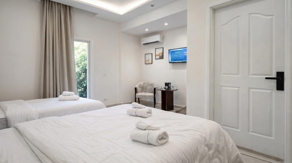 Bed, TV and multimedia, Photo of the whole room, Bedroom, towels, air conditioner