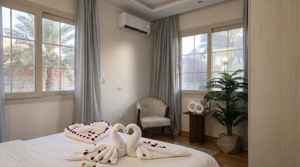 Bed, Photo of the whole room, Bedroom, fireplace, towels, air conditioner