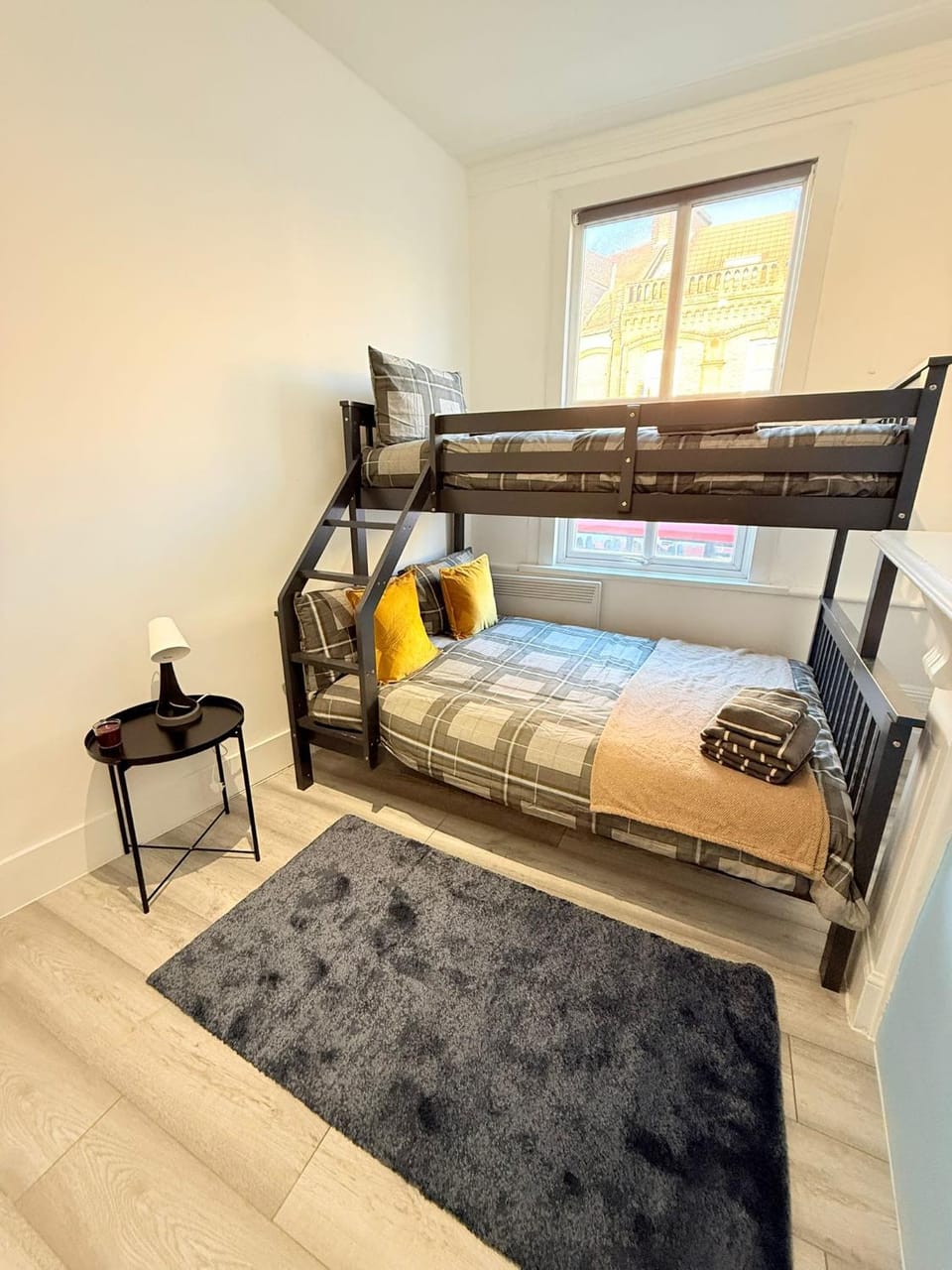 Bed, Bedroom, bunk bed, towels