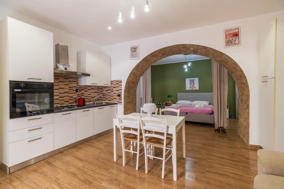 Coffee/tea facilities, Breakfast, Inner courtyard view, internet, internet, toaster