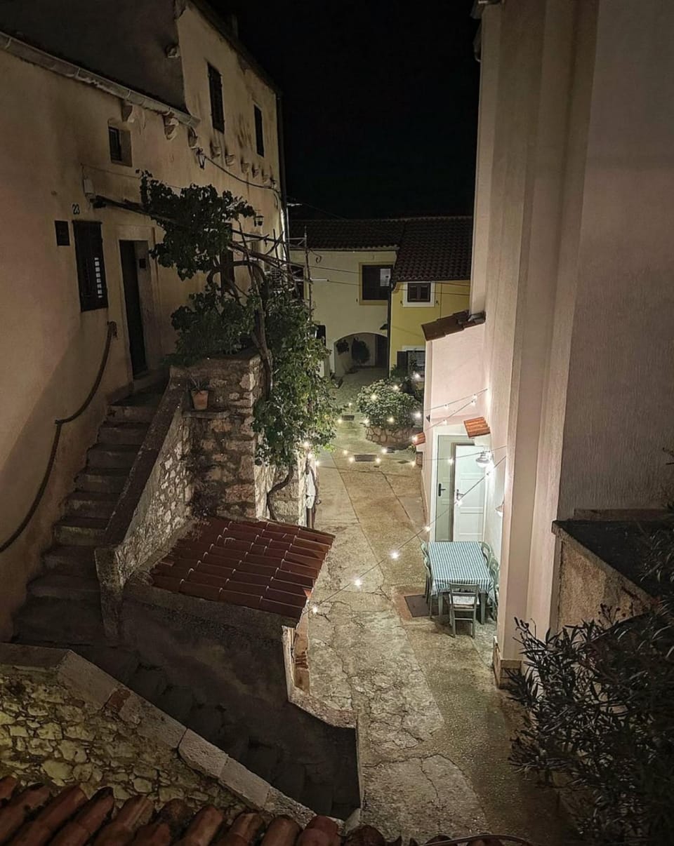 Inner courtyard view