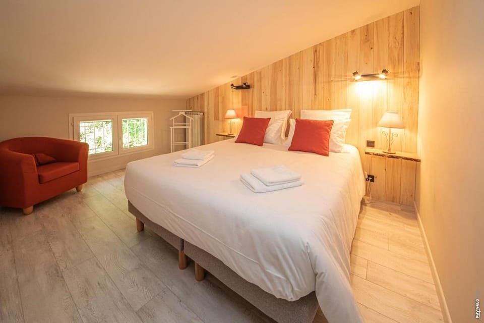 La Cabane du Trel Maison de Charme l Piscine House in Occitanie