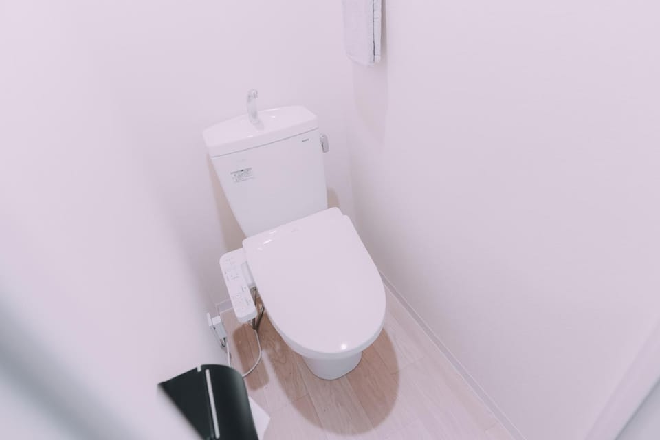 Toilet, bidet