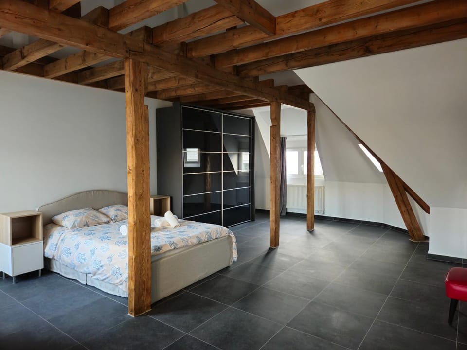 Bed, Photo of the whole room, Bedroom, towels