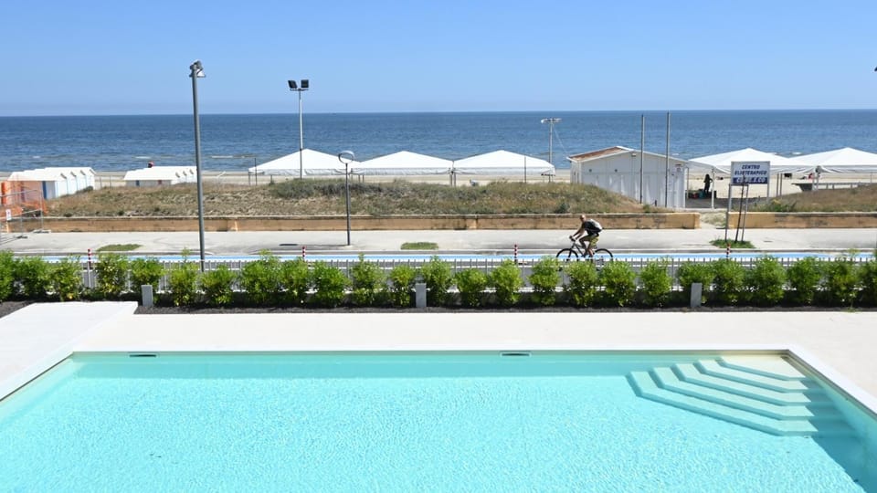 SE125 - Senigallia, esclusivo trilocale fronte mare con piscina Apartment in Senigallia