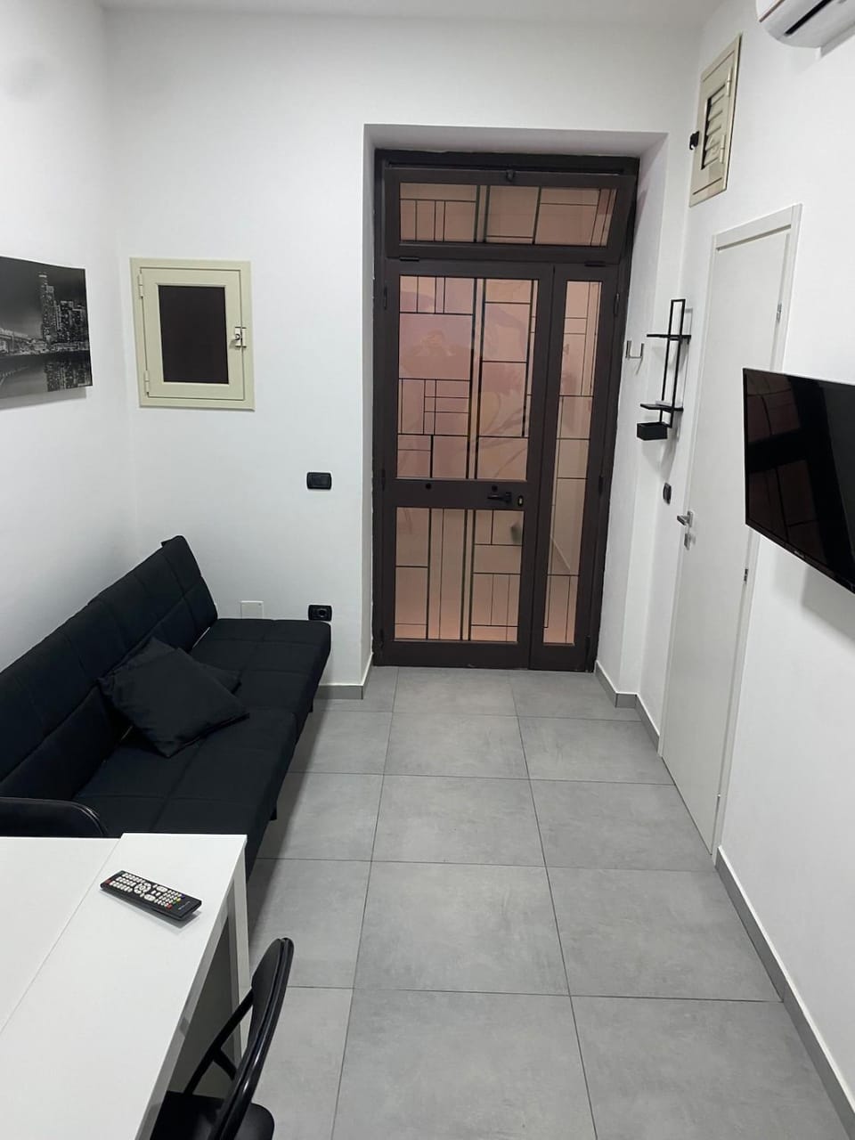 TV and multimedia, Living room, Seating area, air conditioner