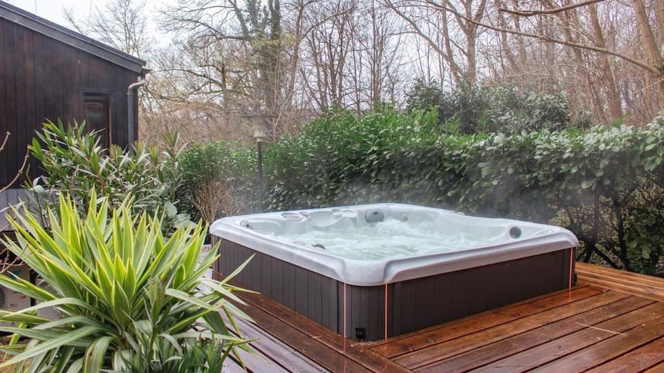Hot Tub, Spa and wellness centre/facilities