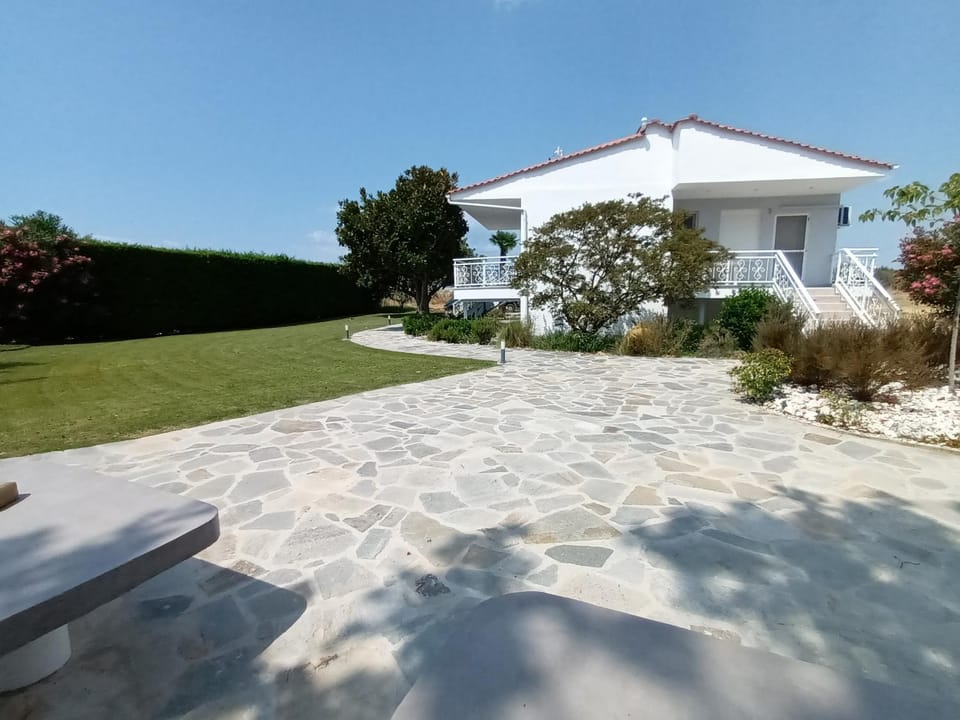 Property building, Balcony/Terrace, Garden view