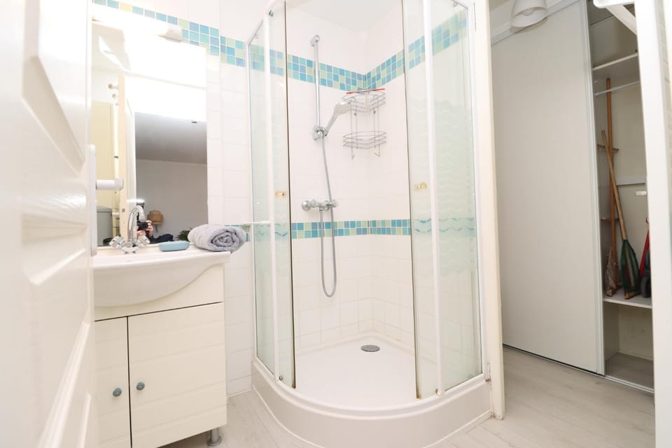 Shower, Bathroom, towels