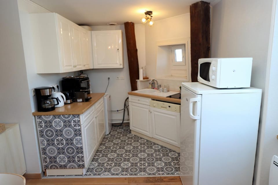 Coffee/tea facilities, dishwasher, stove, toaster
